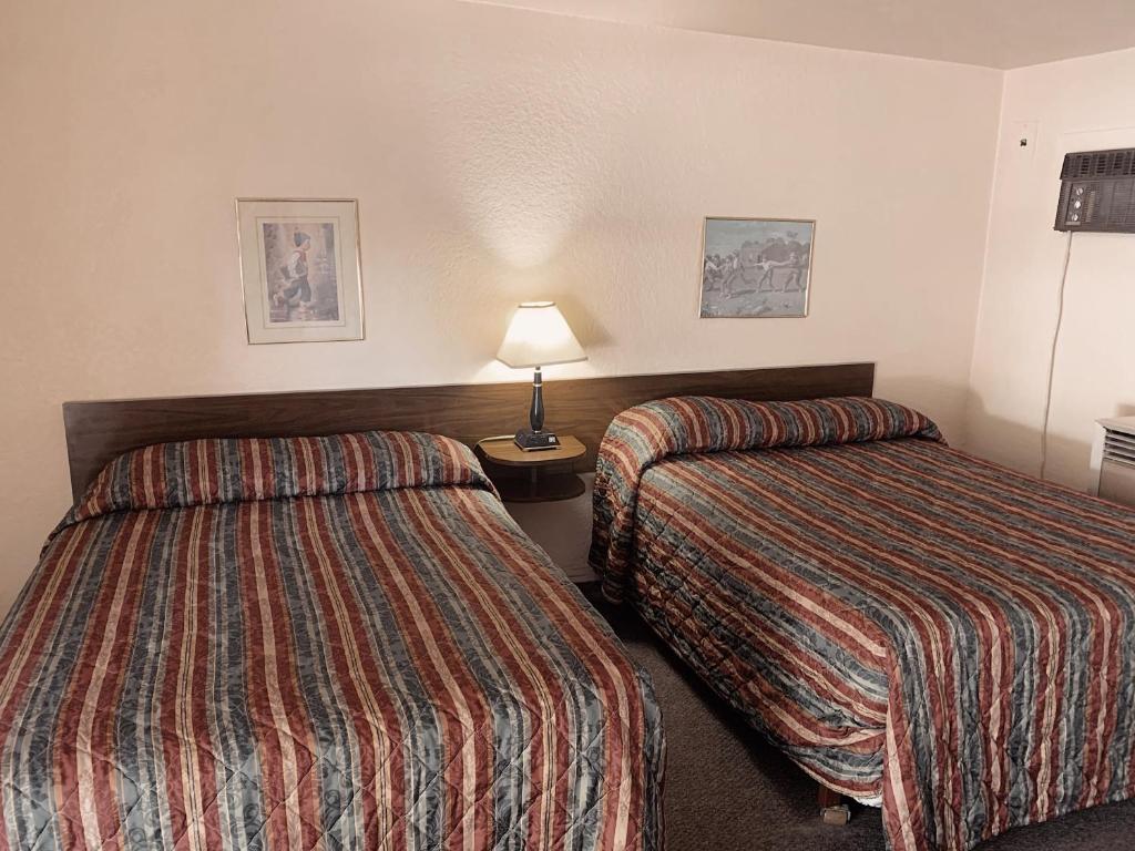 Evergreen Motel photo