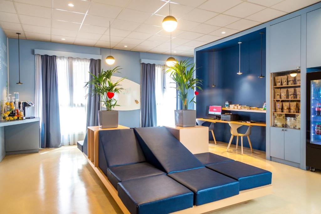 ibis Styles Toulon Centre Port photo