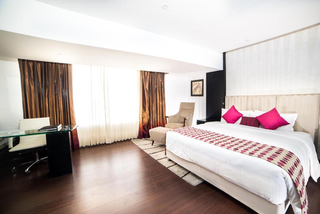 Clarion Hotel President photo