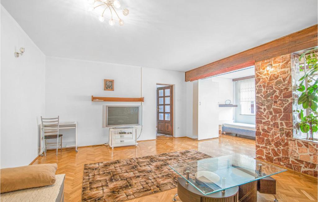 Cozy Apartment In Gdynia With Wifi, Gdyně