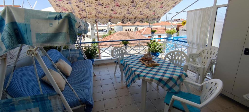 Sunflower Apartment, Néa Péramos