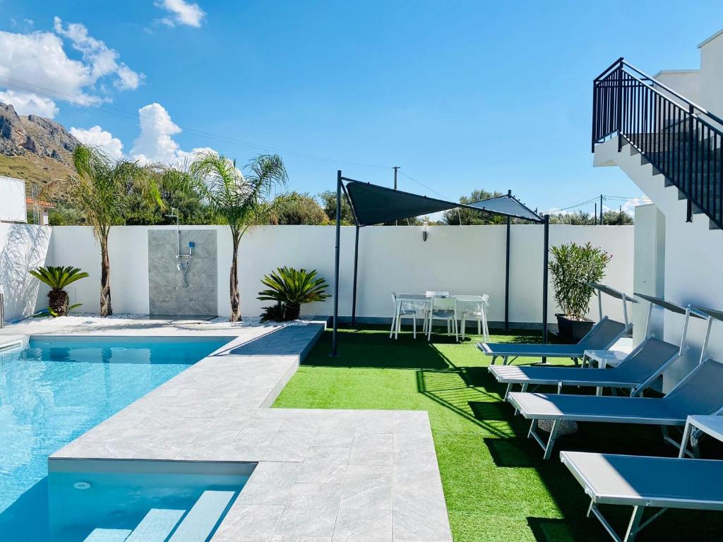 Katy's Holiday House, Private Villa and Pool - 4