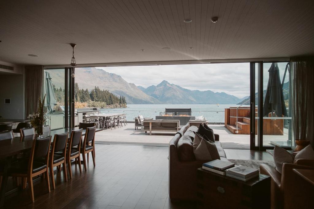 Eichardt's Private Hotel & Lakefront Apartments