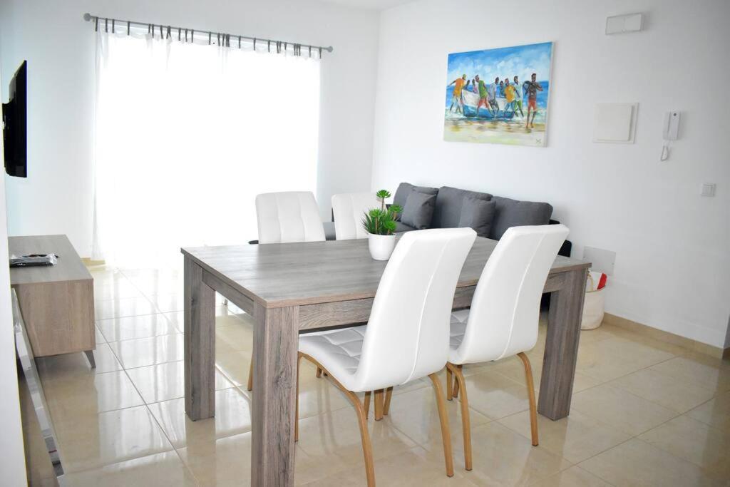 Lovely - Luxury 3 Bedrooms 500m from the Beach., Santa Maria