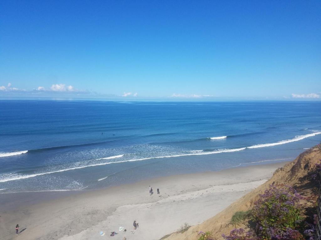 Sand Pebbles Resort - Amazing 2 Bedroom Beach Resort - 400 ft away from Beaches and by Del Mar Fair
