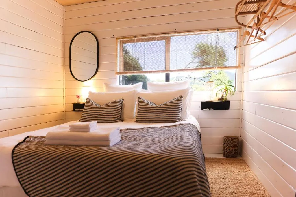 Boho Hill Apartment - Great Barrier Island Escape，位于Port Fitzroy的酒店