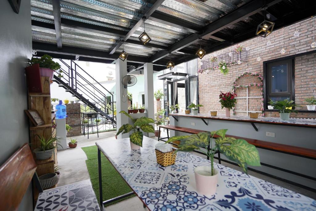 5 to 10 bedrooms houses