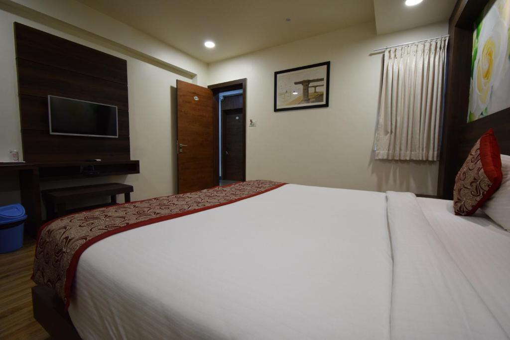 Hotel Fun Park Sanand photo