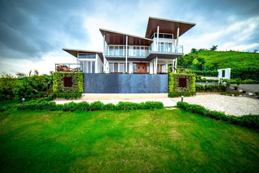 RedhomeX Sea Glass Villa — Hotel in Nashik