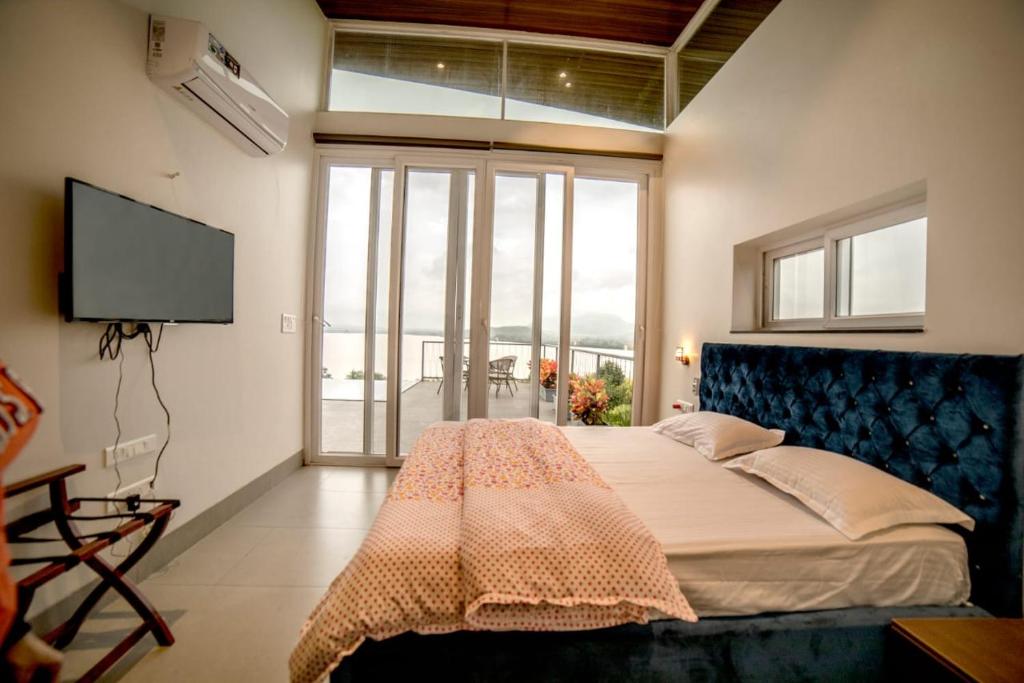 RedhomeX Sea Glass Villa photo