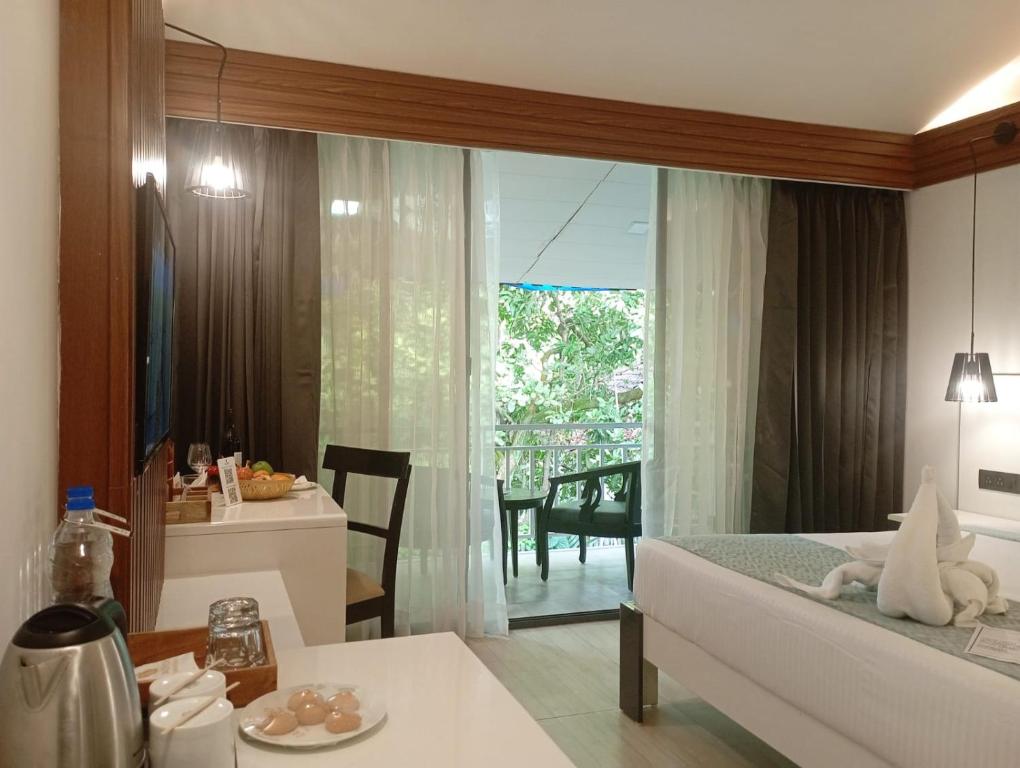 Foxoso LA Beach Resort photo