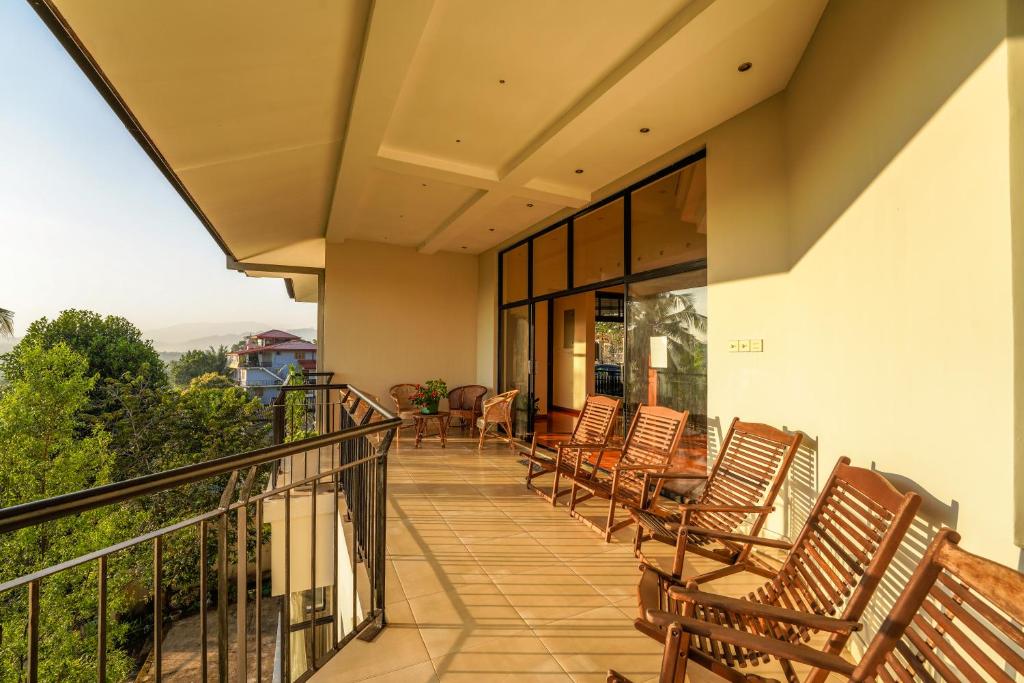 Kandy Sunrise photo