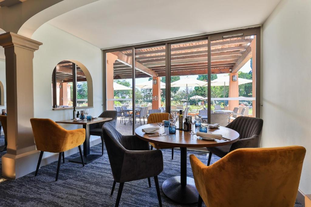 Restaurant, Najeti Golf Hotel de Valescure in Saint-Raphael