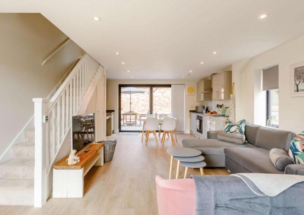 Roe Cottage - Disabled adapted - 2 bed - hot tub, Alcester