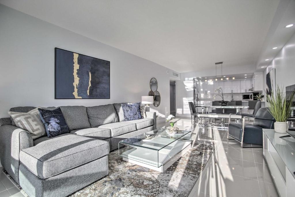 Less Than Half-Mi to Beach Sunny Isles Resort Condo, Miami Beach