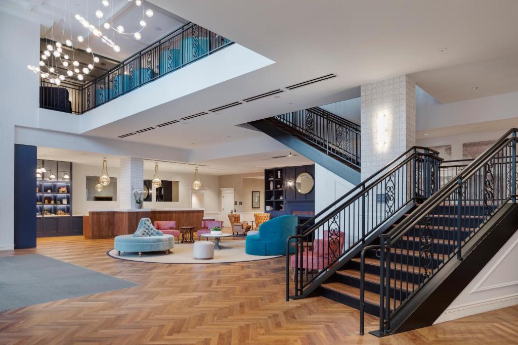 3. 캐노피 바이 힐..