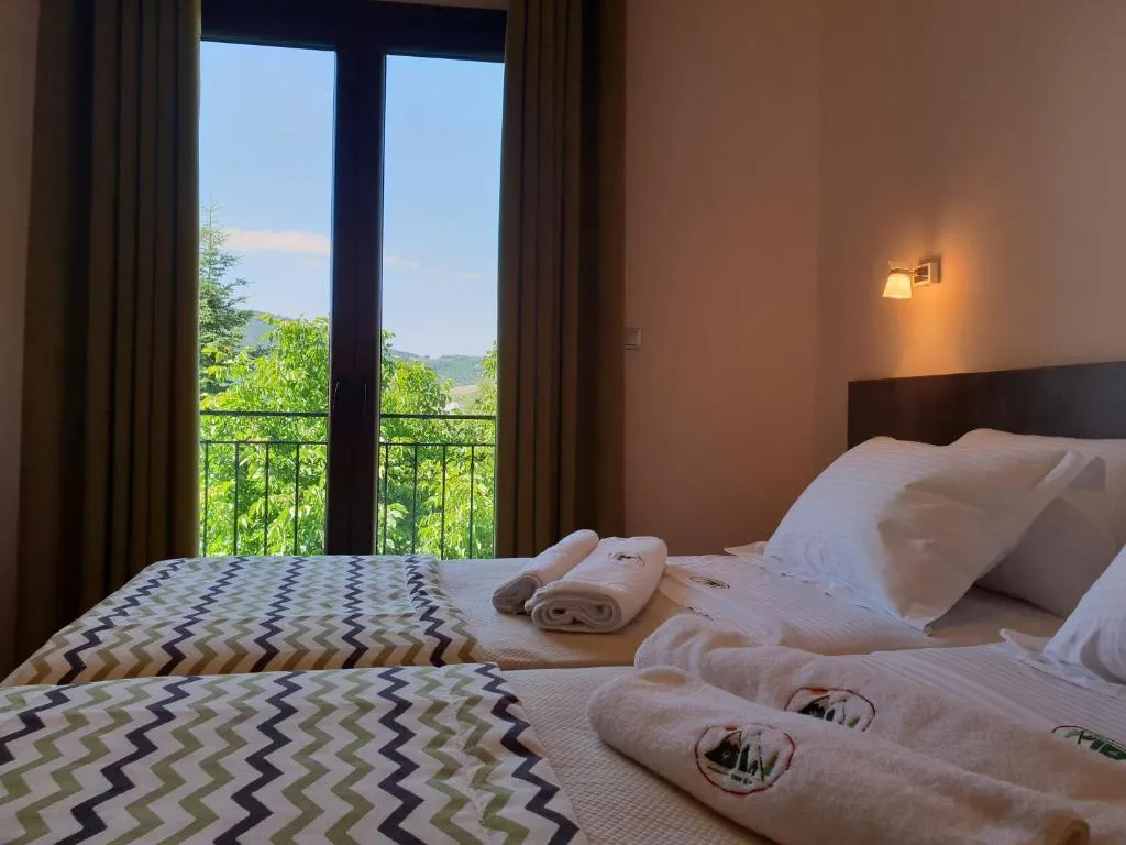 Mondeus Inn Luxury, hotel in Deskáti