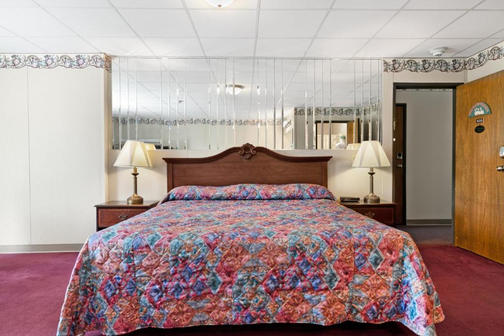 Candlewick Inn and Suites photo
