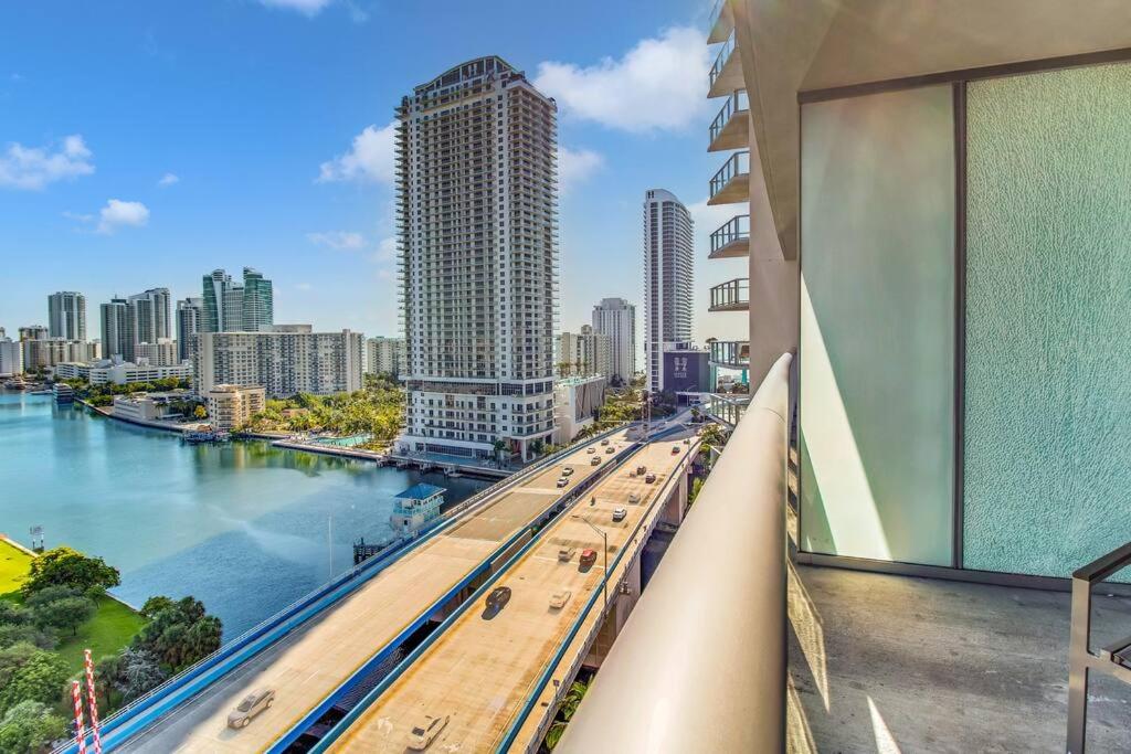 2BR 2Bth Hallandale Beach Miami Ft Lauderdale FL — Hotel in Fort Lauderdale (FL)