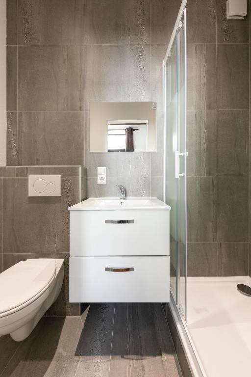 IQS Rooms - Chambre double avec salle de bain photo