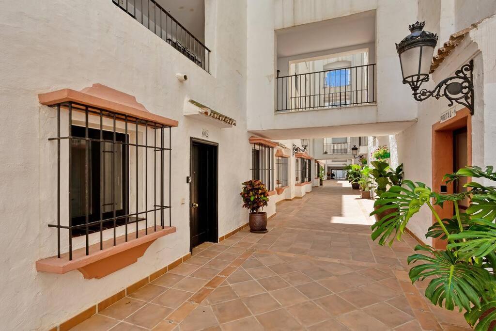 Modern 3 bed Apartment in Puerto Banus, Marbella - 3