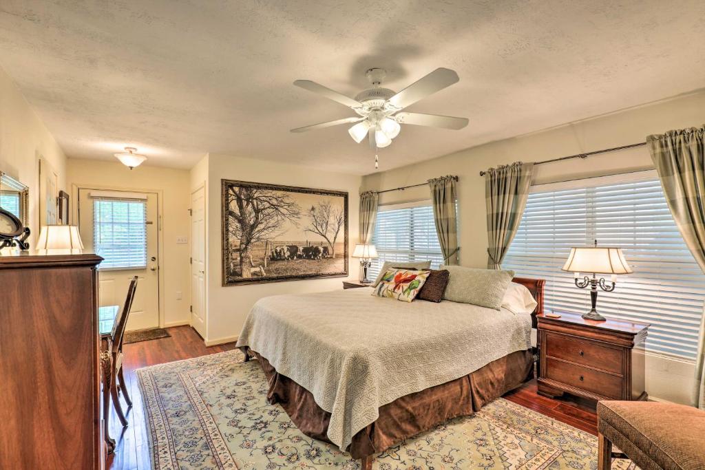 Less Than 1 Mi to Kyle Field Cozy Studio with Outdoor Space, College Station