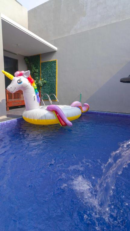 Villa Private Pool Syariah Musim Liburan photo