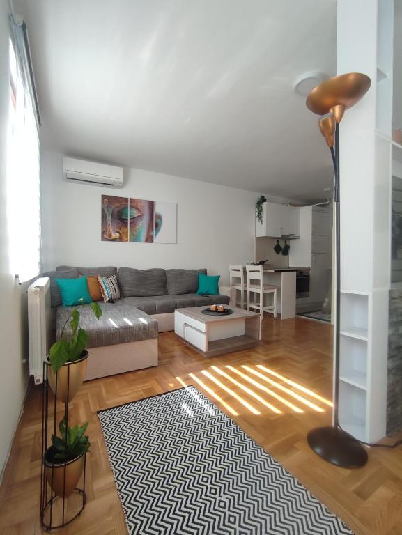 Apartman Buda, Lukavica