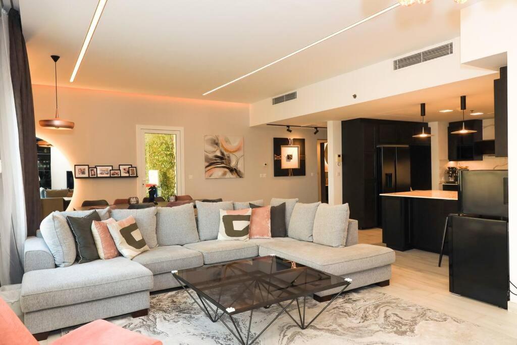 *Corner* 4 bedroom unit with wraparound balcony in in Doha, Qatar