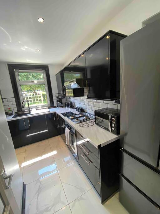 Lovely 2 Bedroom With Private Garden Edinburgh photo 3