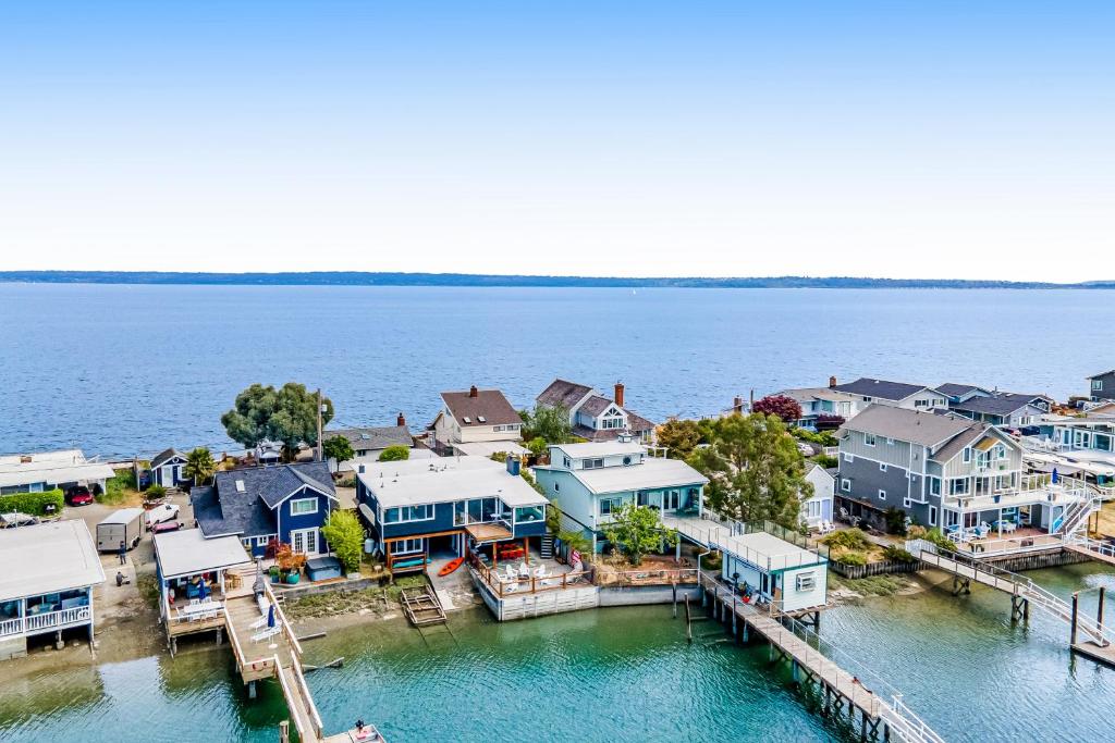 Point Perfect, Port Madison