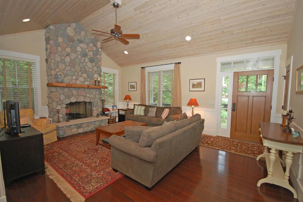 Pine Trace 27, Glen Arbor