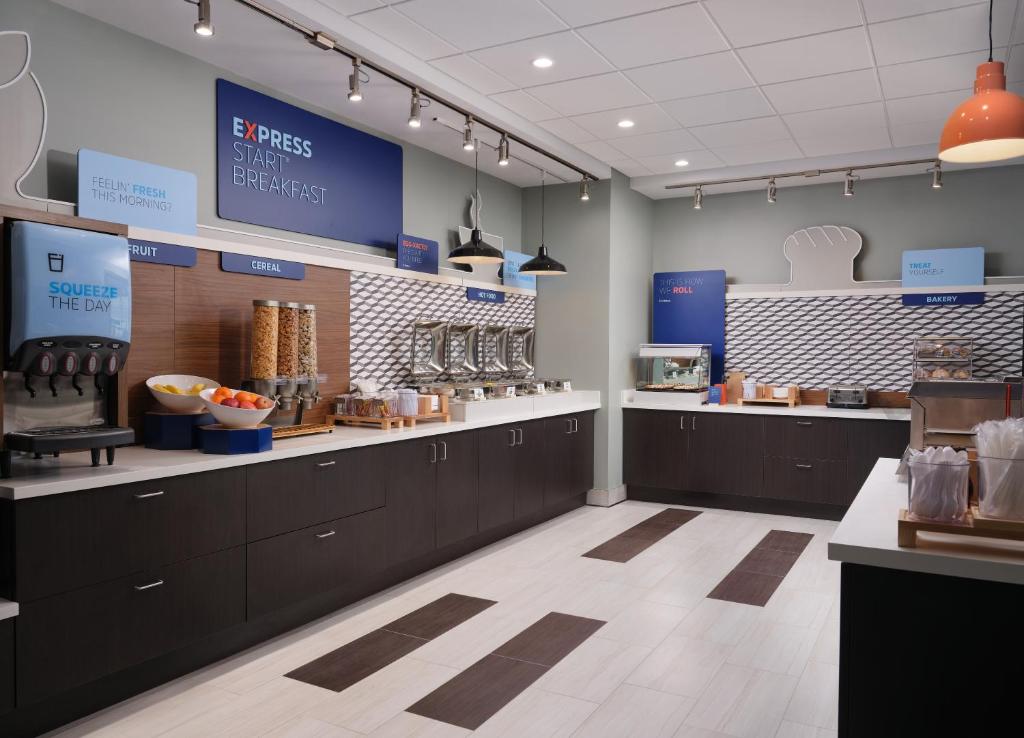 Holiday Inn Express Peru-Lasalle Area By IHG