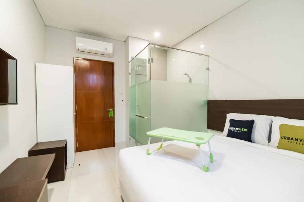 Urbanview Hotel Casa Kota Mangga Besar photo