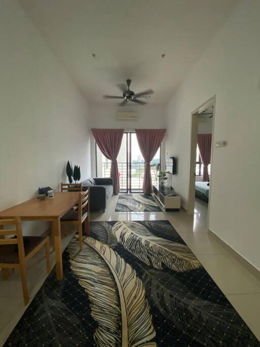 Lovely Dpulze 1 Bed Room with Pool @cyberjaya ;- ) — Hotel in Kuala Lumpur