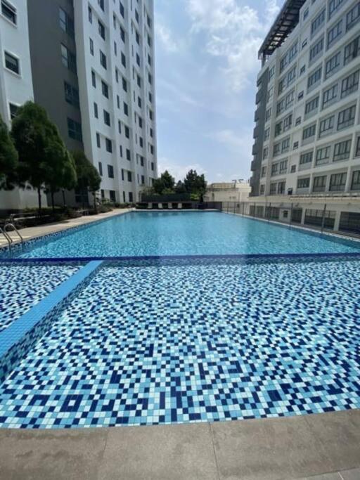 Lovely Dpulze 1 Bed Room with Pool @cyberjaya ;- ) photo