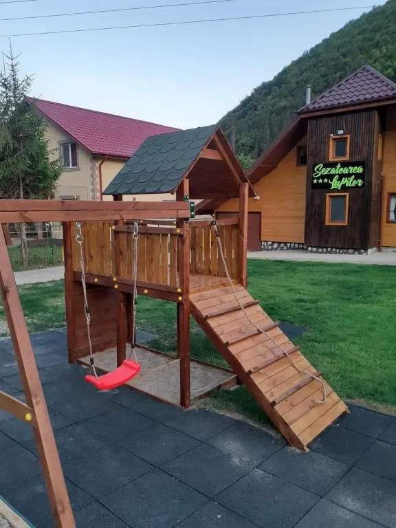 SEZATOAREA LUPILOR, hotel v destinaci Lepşa