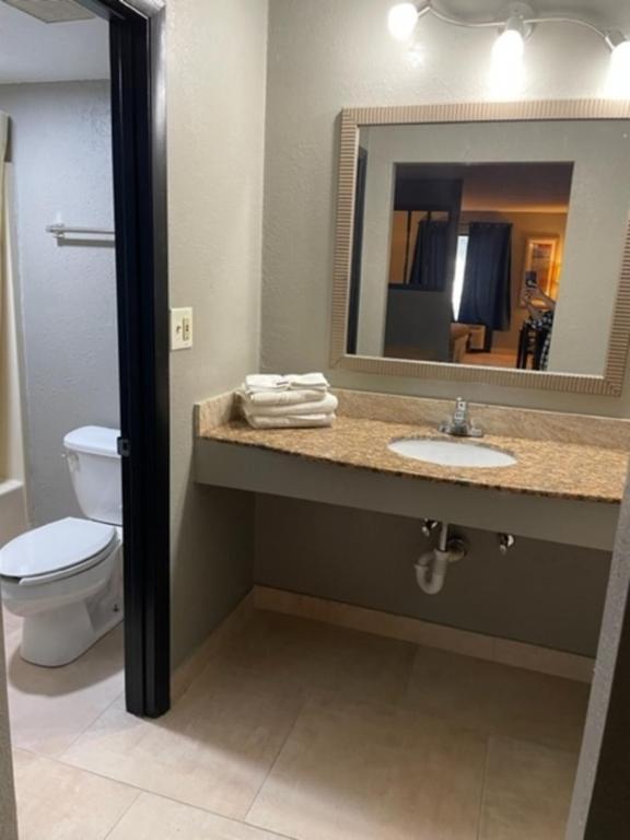 Guest Inn Lake City photo