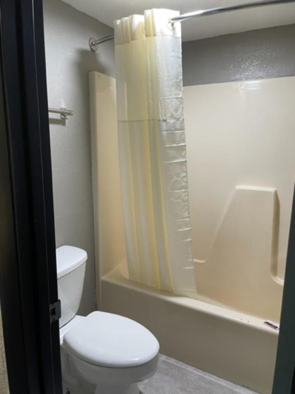 Guest Inn Lake City photo