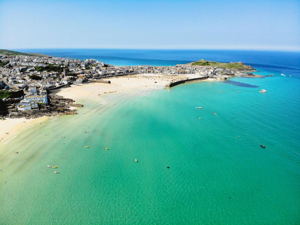 Cheerful Fisherman's Cottage - dog-friendly cottage in central St Ives