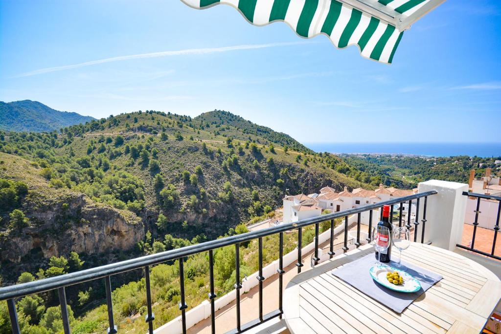 Apartamento la vista, Frigiliana 2 bedroom apartment with amazing views, pool and free private parking HansOnHoliday Rentals - 3