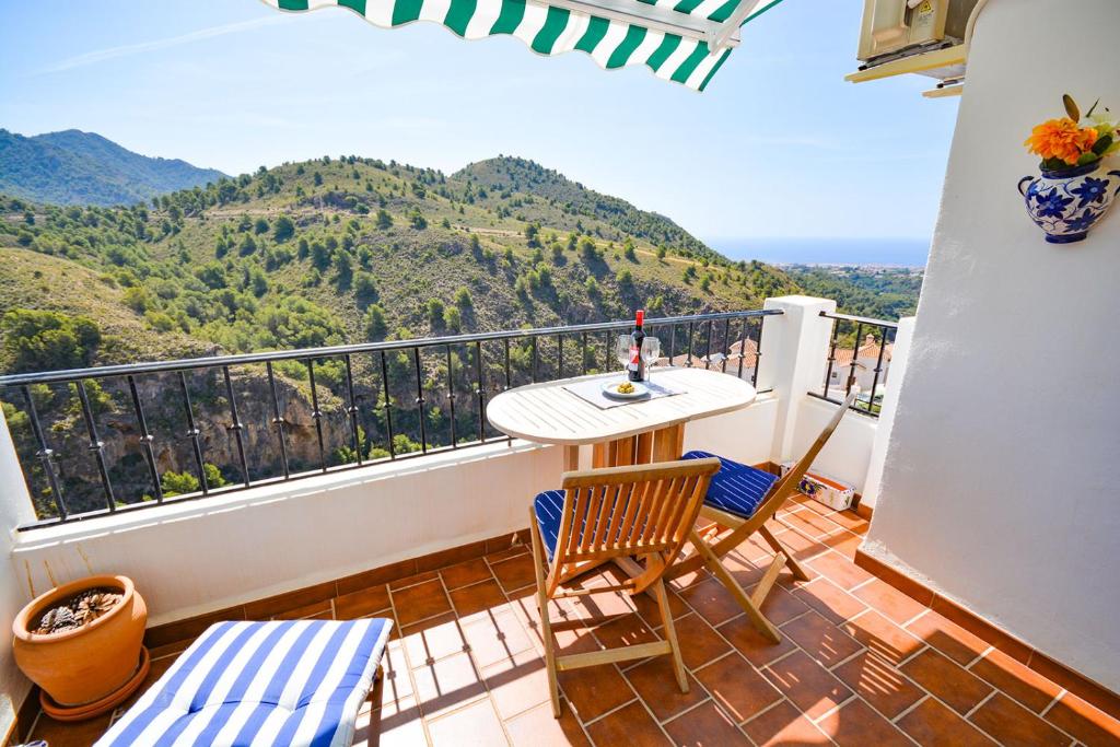 Apartamento la vista, Frigiliana 2 bedroom apartment with amazing views, pool and free private parking HansOnHoliday Rentals - 4