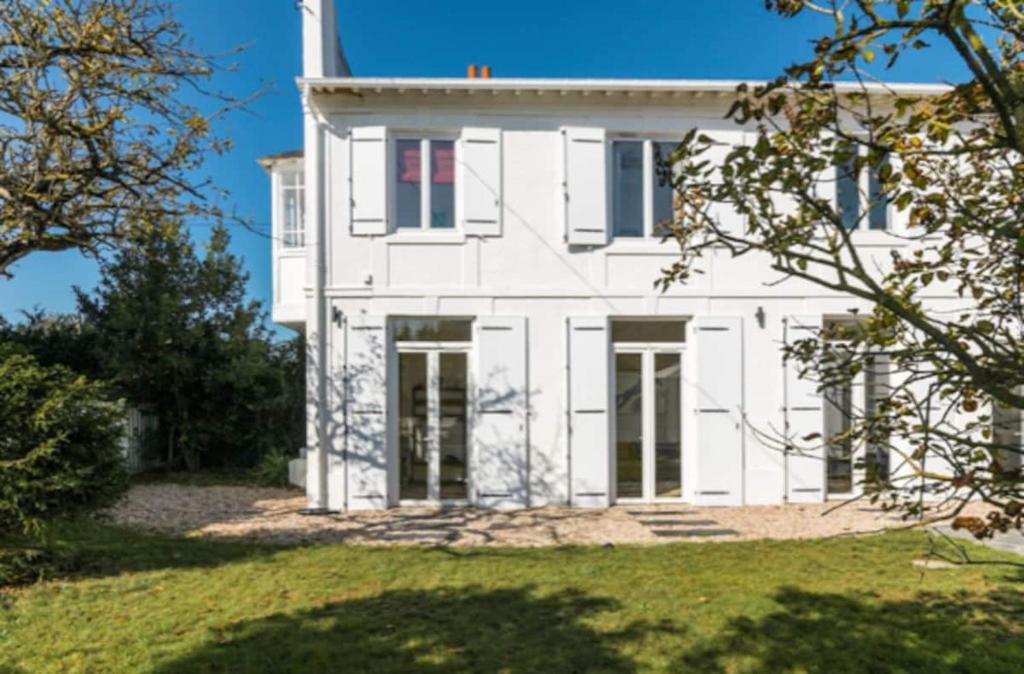 Très jolie Villa Bianca, maison avec jardin privé à Deauville - 1