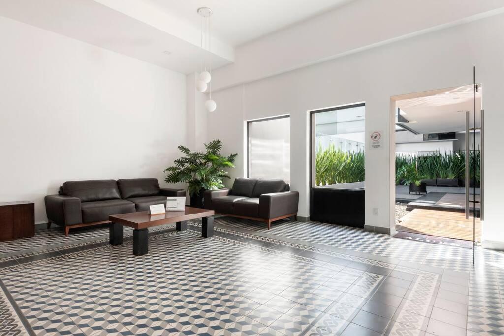 Beautiful loft. King size bed. 150 Mbps internet. - 3