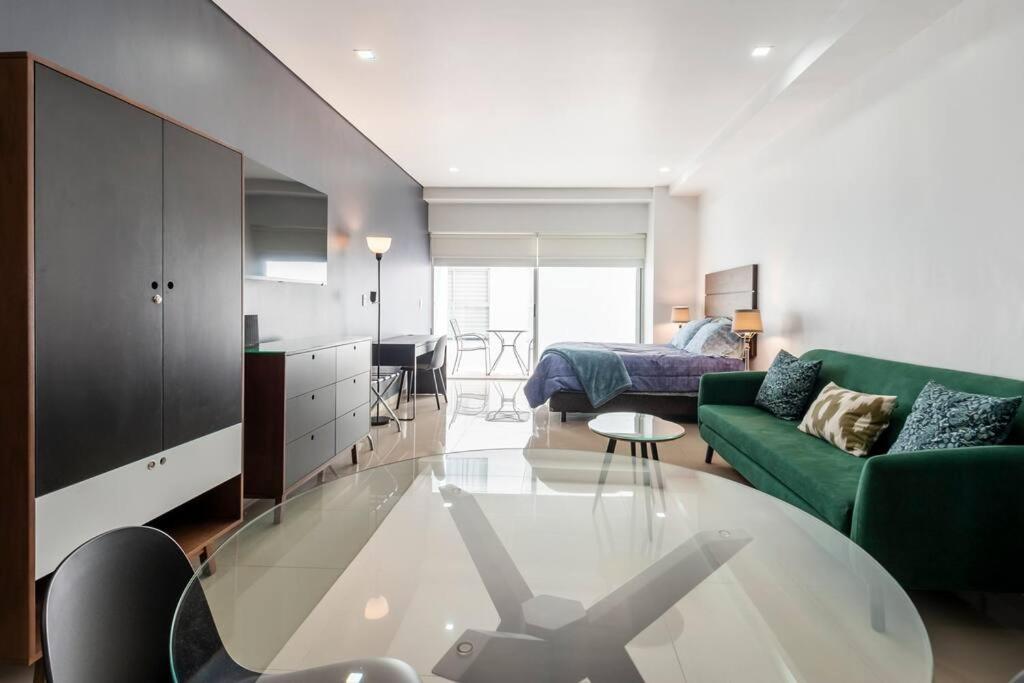 600 sq ft in trendy area, 150 BPS fiber optic, Mexiko