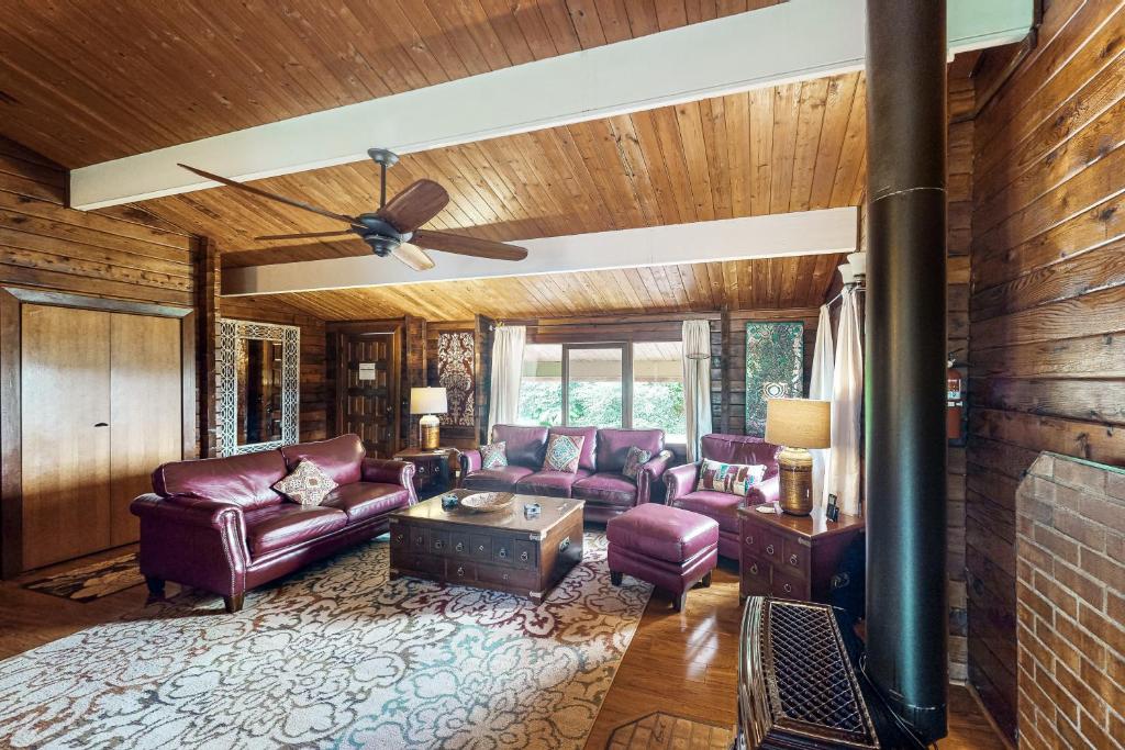 Haunani Solitude, Volcano