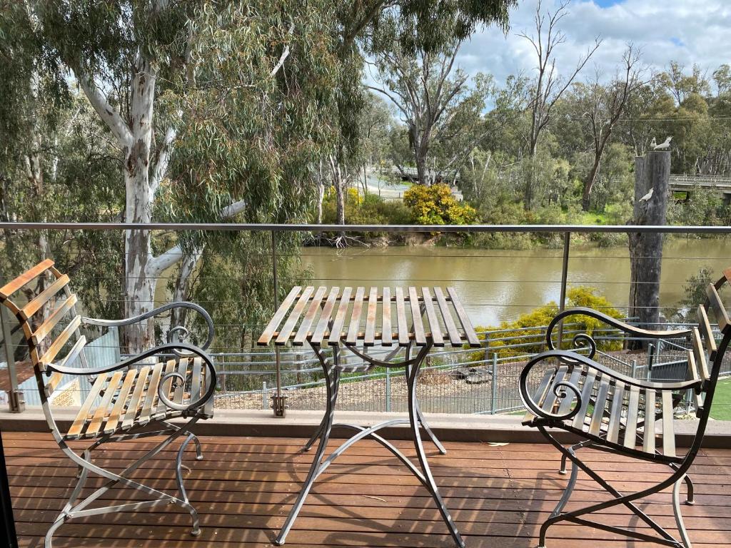 Adelphi Apartments 3 or 3A - Downstairs 2 Bedroom or Upstairs Studio with Balcony photo