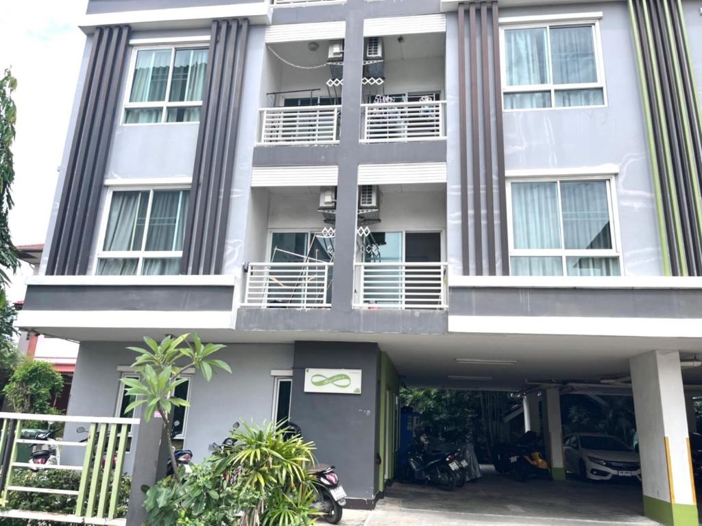 8 Residence photo