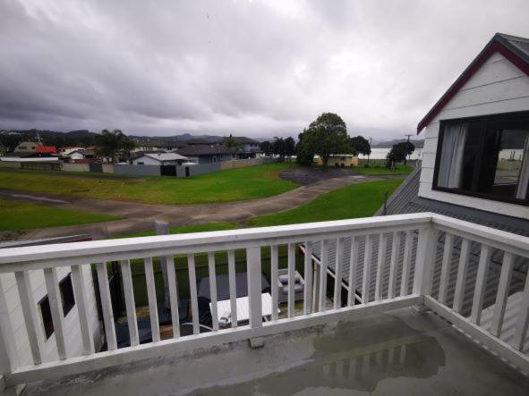 Hosts on the Coast Dad's Place, Whangamata