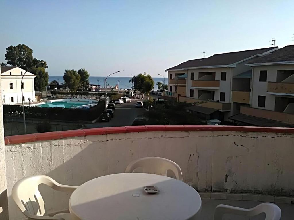 Lovely holiday home in Marina di Mandatoriccio with terrace